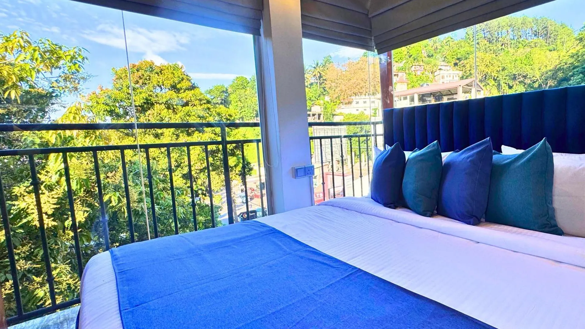 Queens Mount Kandy Sri Lanca